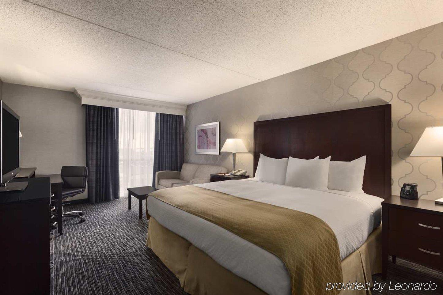 Doubletree By Hilton Dearborn